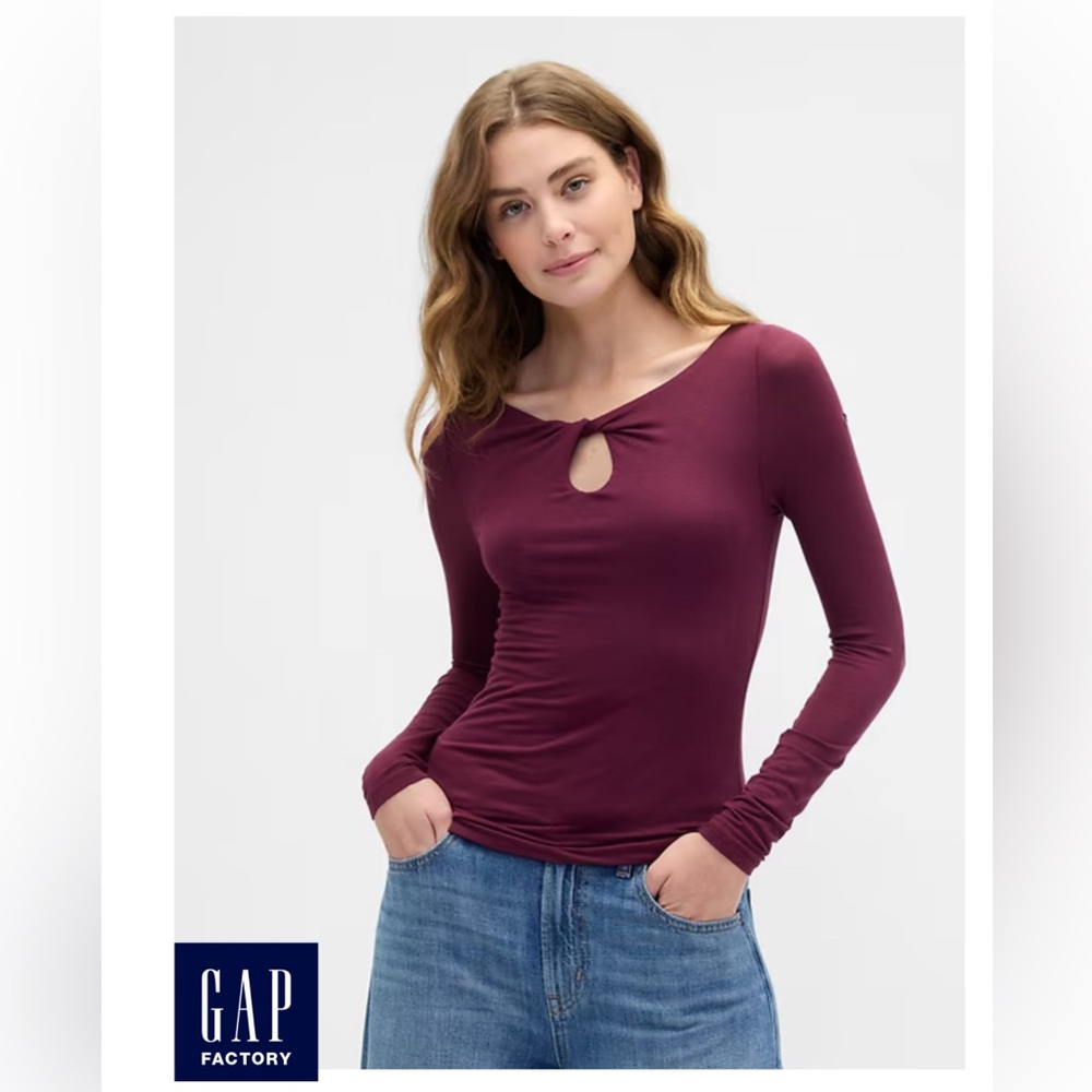 NWT Gap Fact. twist boatneck top with chest cutout in tuscan red (burgundy) M
